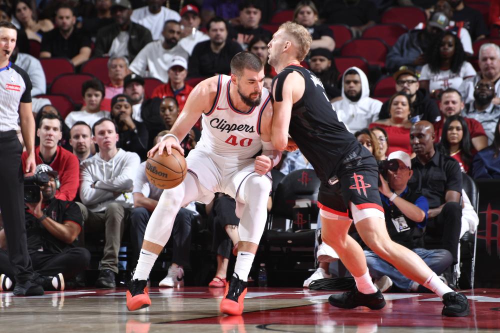 在此背景下 在此背景下